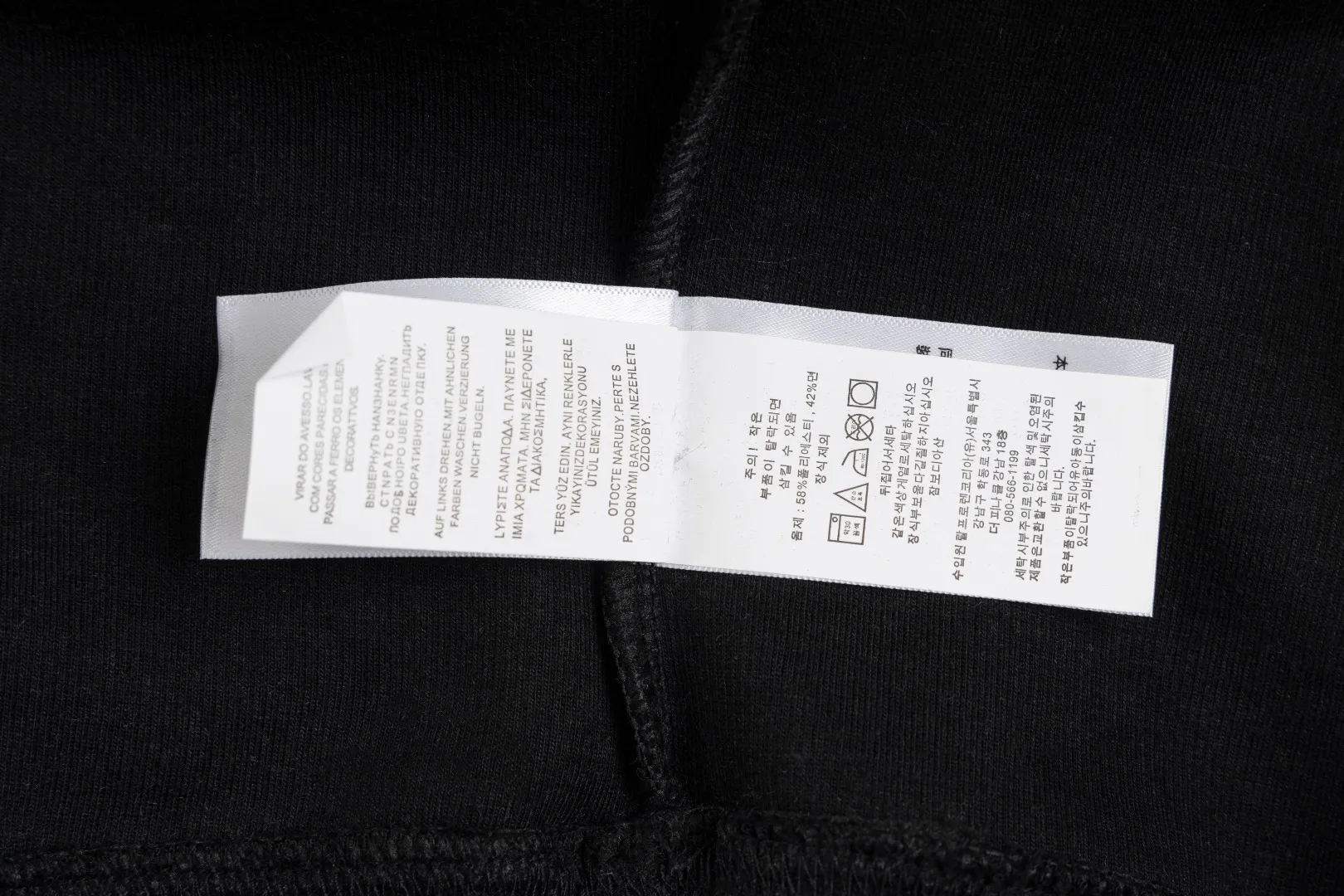 P230 #R97 Ralph lauren twelve-color embroidered pony logo half-zip high-neck long-sleeved knitted sweatshirt. The same style for men and women. The new half-zip sweatshirt for couples to wear in autumn is here! This kind of sweatshirt is really popular this year, even more popular than the hooded sweatshirt. Open the zipper and it can be used as a large lapel, which makes it more fashionable. The color of the classic design of the little war horse on the chest is matched with the embroidery. The simple zipper design echoes the brand logo, so you don’t need to match too much. The sweater version is loose enough! The fabric is custom-woven and dyed 100 cotton. 320g high gram weight 100% cotton knitted cotton with a certain thickness. The fabric is soft and comfortable, and the three-dimensional fabric is full of texture. The stitching is three needles and five threads, which is beautiful and strong. The pattern is also good. Although it is loose, it does not look bulky! - It is not a popular color scheme on the street. The color is pure and highly recommended. The upper body has a particularly high rate of turning heads. Loose style. Big drop shoulder OS style. Same style for men and women. Couple wear. Versatile and practical! Color: Gray, navy, khaki, green label, oatmeal brown label, apricot, black, army green, burgundy, pink, dark gray, light blue, white. Size: S M L XL Length: 70/72/74/76 Bust: 53.5/55.5/57.5/58.5 Shoulder width: 44/45/46/47 Sleeve length: 61/62/63/64